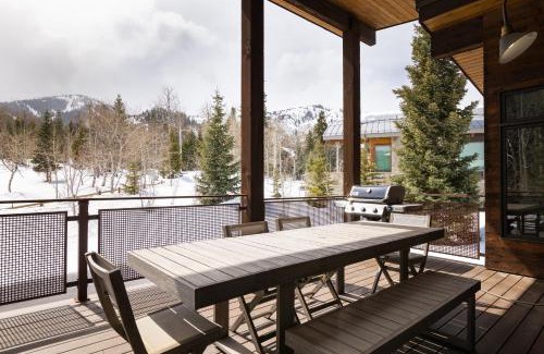 Park City House | Luxury Mountain Villa, Walk to Ski Lifts, Stunning 360 Degree Views!