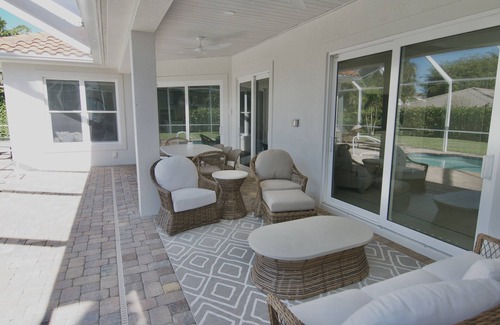 Park Shore House | Luxury Naples 4 bdrm, 4.5 bath, pool, fire table, ParkShore beach pass.