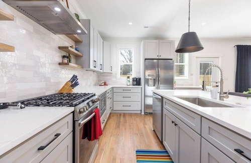 Charlotte House | Luxury Nature Retreat: Spacious Group Escape 1372