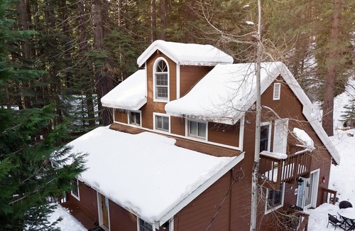 Strawberry House | LUXURY NEAR TO RESORTS ALL HARDWOOD FLOORING HOUSE