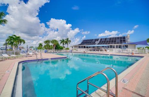 Nettles Island House | Luxury Nettles Island Home with Large Deck!