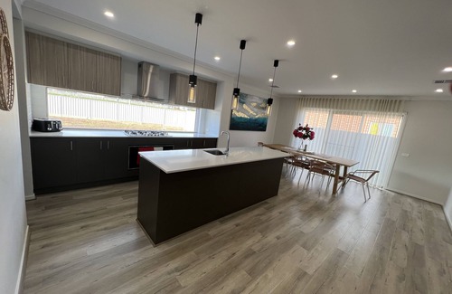 Werribee House | Luxury new 7 Bedroom house