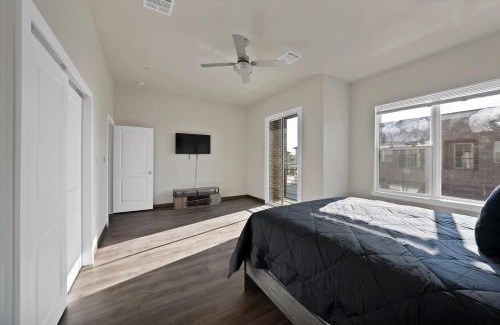 Central Arlington House | Luxury New Build Townhome 2BR 2BA with Garage