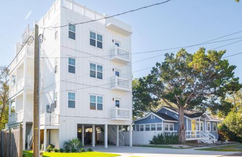 North Carolina Coast House | Luxury New Build with Oceanview - Go with the Flo 1