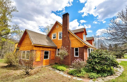 Hunter House | Luxury New Log home Pool Sauna Hot Tub Game Room