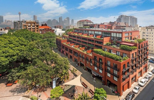 Potts Point Apartment | Luxury New York Sky Pad - with Views + Gym +Sauna