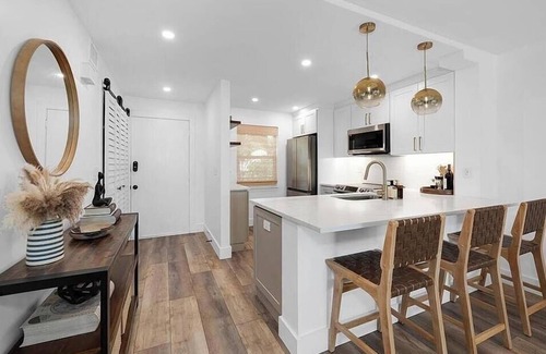 Moorings Condo | Luxury newly renovated, 2 bed/2bath condo in heart of Moorings, Naples-FL