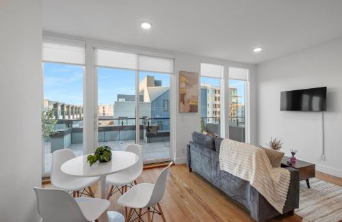 Olde Kensington Apartment | Luxury Nolibs 1br Huge Balcony