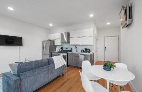 Olde Kensington Apartment | Luxury Nolibs 1br Huge Balcony