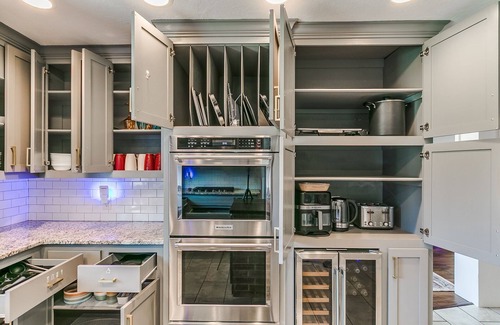 Norman House | Luxury Norman Estate: Pool, 3 Kings, Near OU & 25min to Bricktown. NO BUNKS!