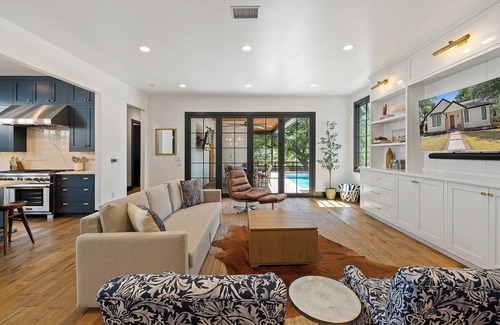 Barton Hills House | Luxury Oasis : Heated Pool + New Design