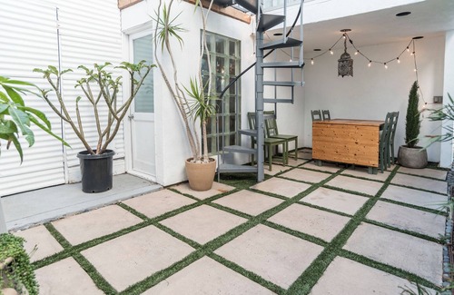 Venice House | Luxury Oasis in Exciting Venice