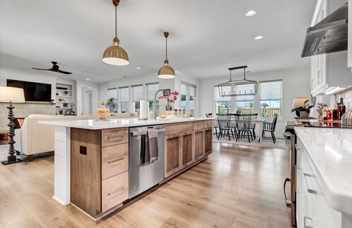 North Carolina Coast House | Luxury Oasis - Pool, Jacuzzi, Golf Cart!
