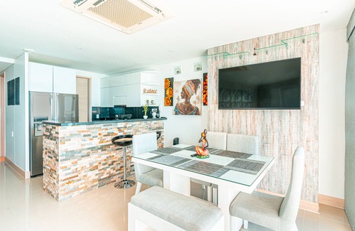 Bocagrande Condo | Luxury Oceanfront Oasis Retreat! Relax, Play, Live, Enjoy