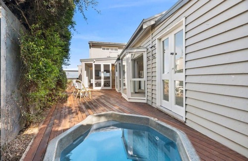 Ocean Grove House | Luxury ocean front holidays, footsteps to beach