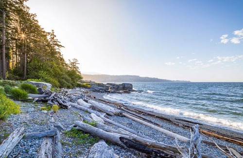 Regional District of Nanaimo House | Luxury ocean front home with a heated pool and hot tub