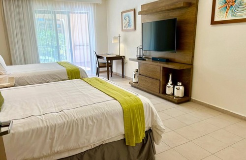 Loreto Resort | Luxury Ocean front Villas at Danzante bay with No. 1 rated golf course.