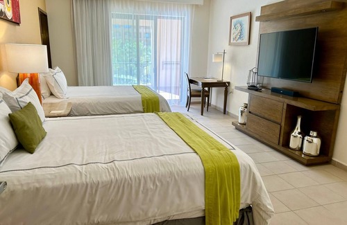 Loreto Resort | Luxury Ocean front Villas at Danzante bay with No. 1 rated golf course.