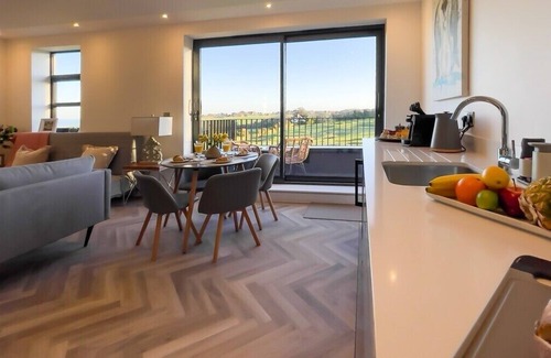 Broadstairs Apartment | Luxury Ocean & North Foreland Golf View Escape By ADLIV