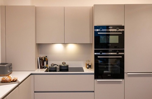 Broadstairs Apartment | Luxury Ocean & North Foreland Golf View Escape By ADLIV