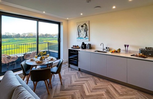 Broadstairs Apartment | Luxury Ocean & North Foreland Golf View Escape By ADLIV