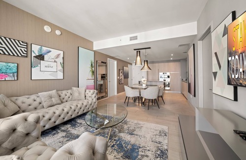 Hollywood South Central Beach Condo | ★ Luxury Ocean View Retreat with Stunning Views, Pool and Steps to the Beach