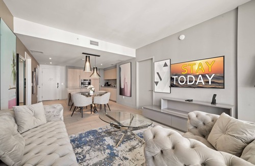 Hollywood South Central Beach Condo | ★ Luxury Ocean View Retreat with Stunning Views, Pool and Steps to the Beach