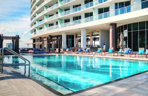 Hollywood South Central Beach Condo | Luxury Ocean Views – Pool, Gym & Beach Access