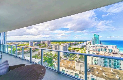 Hollywood South Central Beach Condo | Luxury Ocean Views – Pool, Gym & Beach Access