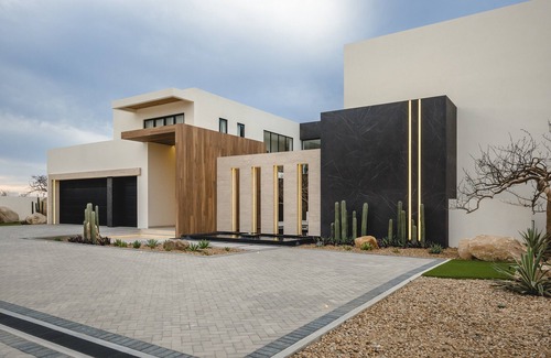 Los Cabos House | Luxury Oceanfront Villa in Cabo. 7BR, 7.5BA & Pool Bath. Golf & Nobu on resort