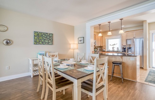 Newport House | Luxury Oceanfront Condo with Two Primary Suites Near Newport’s Nye Beach