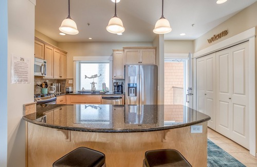 Newport House | Luxury Oceanfront Condo with Two Primary Suites Near Newport’s Nye Beach