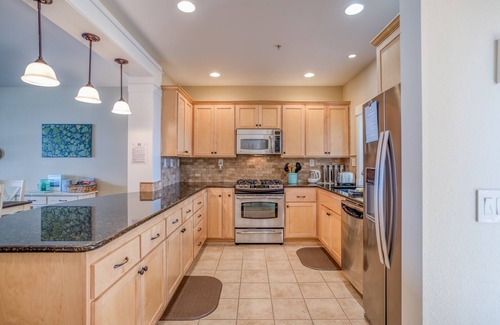 Newport House | Luxury Oceanfront Condo with Two Primary Suites Near Newport’s Nye Beach