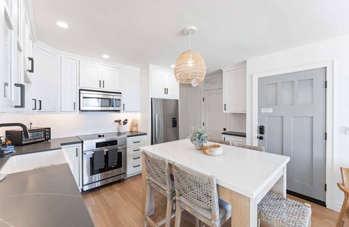 Mission Beach House | Luxury oceanfront fourplex with roof deck, sleeps 22