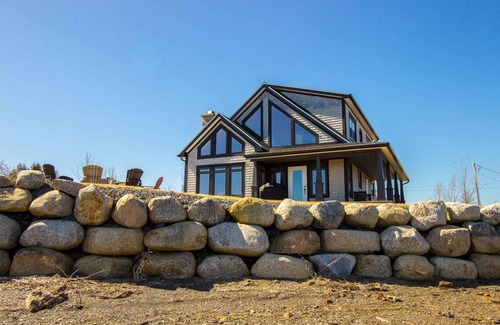 Lunenburg Cottage | Luxury Oceanfront Home in Lunenburg