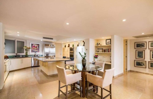 Emiliano Zapata Apartment | Luxury Oceanfront Getaway Resort-Style Amenities