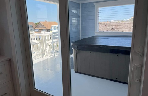 Cape May House | Luxury Oceanfront Penthouse with Sweeping View and Hot tub