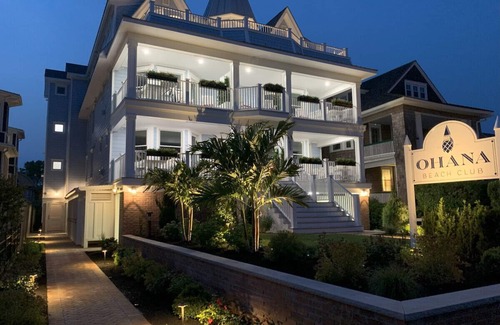 Cape May House | Luxury Oceanfront Penthouse with Sweeping View and Hot tub
