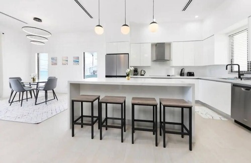 Gambier House | Luxury Oceanfront Villa 2