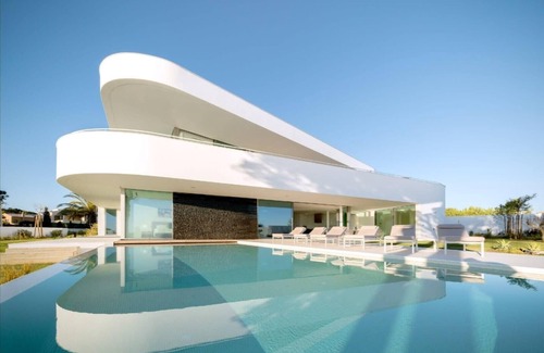 Lagos City Center Villa | Luxury Oceanside Villa With Comfort And Style