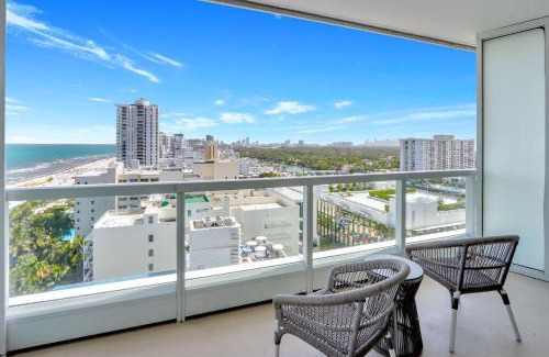 Mid Beach Apartment | Luxury Oceanview Suite at the Fontainebleau Miami Beach with Balcony, King & Sofa Bed