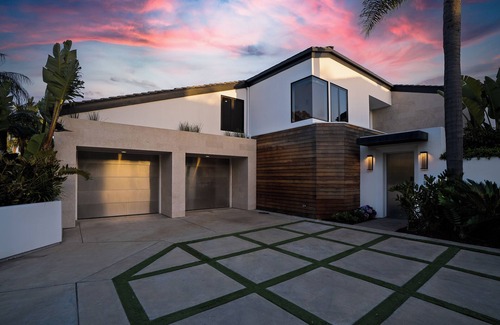 Newport Beach House | Luxury On The Bay-Calm Waters and Beautiful Skies.
