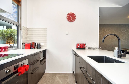 Queenstown City Centre Apartment | Luxury on the Lake by Southern Comfort Accommodation
