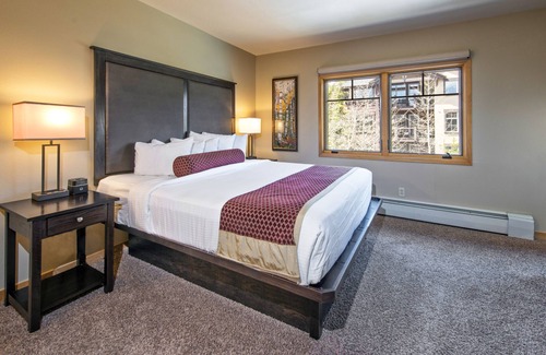 Four O'Clock Resort | Luxury One-Bedroom Condos