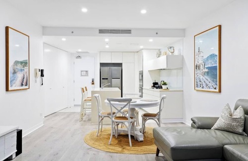 Broadbeach Apartment | Luxury Oracle Tower 2 Ocean Views 2BR Lvl33