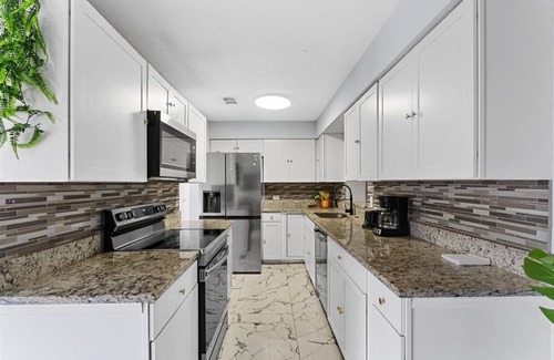 Pine Castle House | Luxury Orlando Vacation Home – 3BR w/Pool, Big Backyard & Near Disney