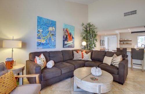Palm Desert Apartment | Luxury Palm Desert Condo with Patio on Golf Course!