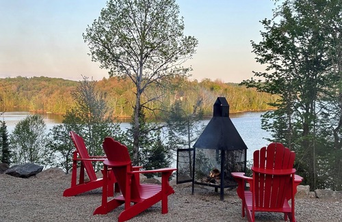 La Minerve House | Luxury Panoramic Lakefront Cottage Spa, Game Room & Beach