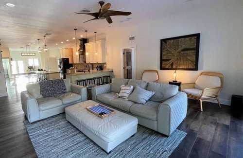 St. Petersburg - Clearwater House | Luxury Paradise - Resort style Heated Pool and Spa