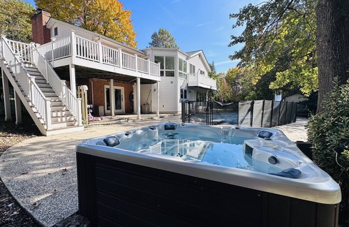 Seminary Hill House | Luxury Peacock Nest 15 Min to DC and OldTown